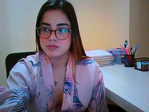 Snapshot of maliamiller chatting on 11/28/25, 01:41 maliamiller online show from 11/28/25, 01:41