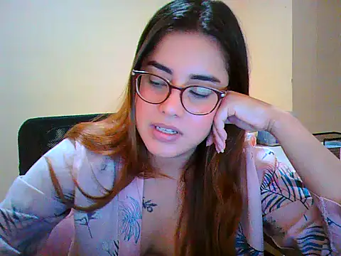 Snapshot of maliamiller chatting on 12/04/25, 05:06 maliamiller online show from 12/04/25, 05:06