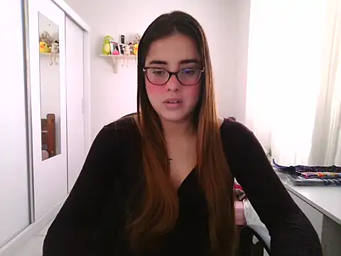 Snapshot of maliamiller chatting on 05/20/26, 10:43 maliamiller online show from 05/20/26, 10:43