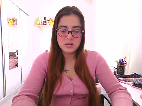 Snapshot of maliamiller chatting on 06/15/26, 04:31 maliamiller online show from 06/15/26, 04:31