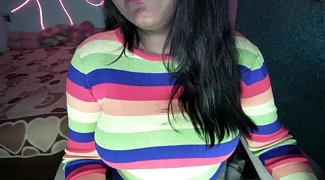 expression queen online show from 02/18/25, 06:04