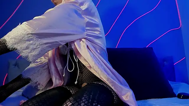 Snapshot of Evangeline_bell chatting on 12/17/24, 12:00 Evangeline bell online show from 12/17/24, 12:00