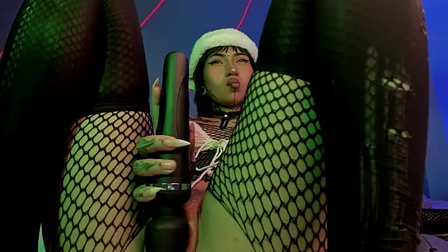 Snapshot of Evangeline_bell chatting on 12/17/24, 03:06 Evangeline bell online show from 12/17/24, 03:06