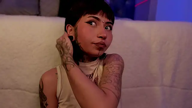 Snapshot of Evangeline_bell chatting on 12/18/24, 06:14 Evangeline bell online show from 12/18/24, 06:14