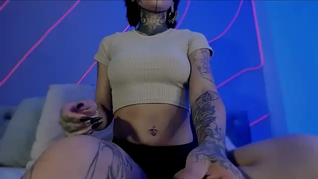 Snapshot of Evangeline_bell chatting on 12/21/24, 02:15 Evangeline bell online show from 12/21/24, 02:15