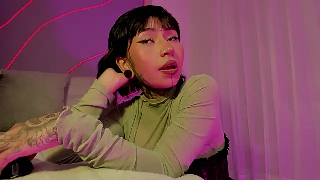 Snapshot of Evangeline_bell chatting on 12/27/24, 03:59 Evangeline bell online show from 12/27/24, 03:59