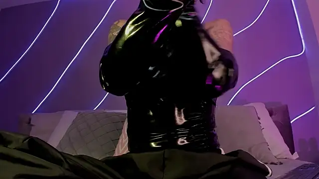 Snapshot of Evangeline_bell chatting on 12/28/24, 12:03 Evangeline bell online show from 12/28/24, 12:03