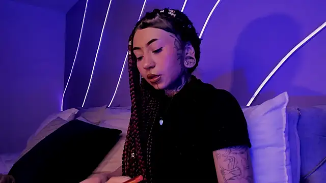 Snapshot of Evangeline_bell chatting on 01/14/25, 02:53 Evangeline bell online show from 01/14/25, 02:53