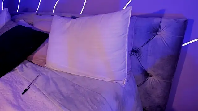 Snapshot of Evangeline_bell chatting on 01/16/25, 06:06 Evangeline bell online show from 01/16/25, 06:06