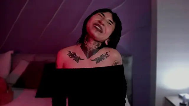 Snapshot of Evangeline_bell chatting on 01/17/25, 05:51 Evangeline bell online show from 01/17/25, 05:51