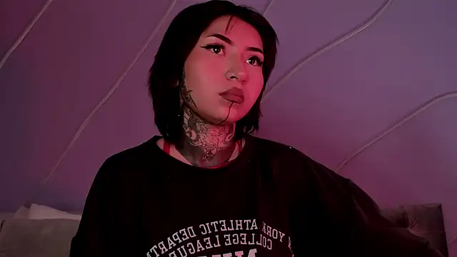 Snapshot of Evangeline_bell chatting on 01/20/25, 05:59 Evangeline bell online show from 01/20/25, 05:59