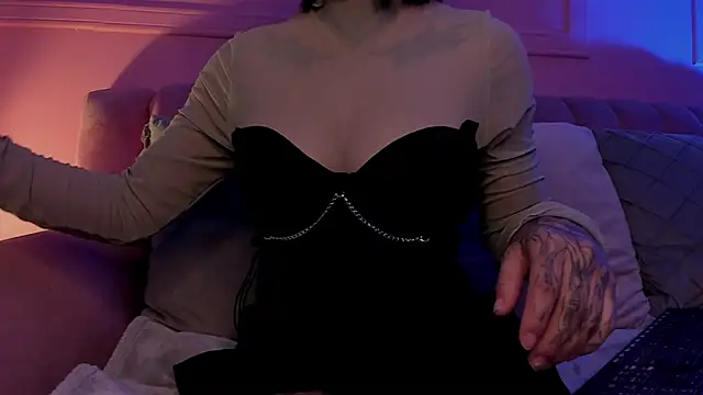 Snapshot of Evangeline_bell chatting on 01/24/25, 12:10 Evangeline bell online show from 01/24/25, 12:10