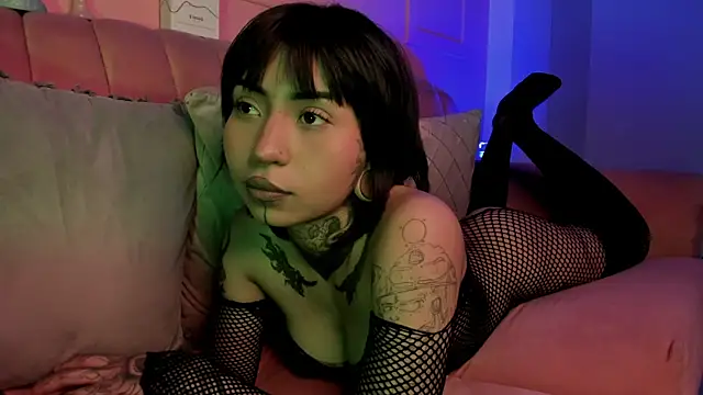 Snapshot of Evangeline_bell chatting on 01/27/25, 06:20 Evangeline bell online show from 01/27/25, 06:20