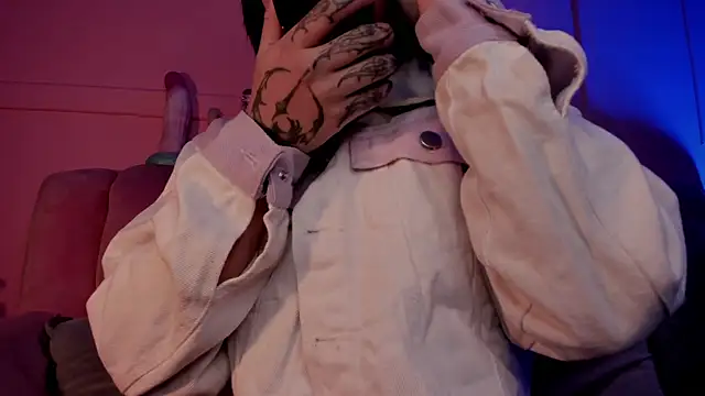 Snapshot of Evangeline_bell chatting on 02/05/25, 12:06 Evangeline bell online show from 02/05/25, 12:06