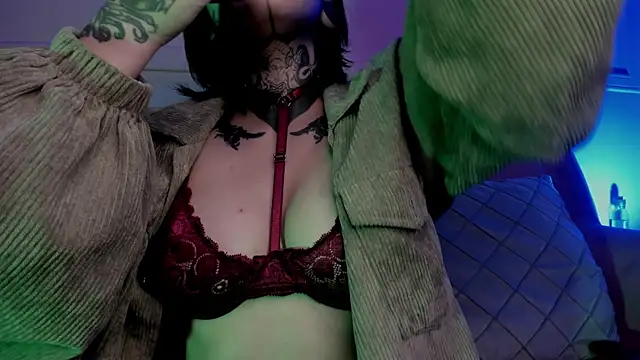 Snapshot of Evangeline_bell chatting on 02/14/25, 12:25 Evangeline bell online show from 02/14/25, 12:25