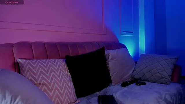 Snapshot of Evangeline_bell chatting on 03/08/25, 03:02 Evangeline bell online show from 03/08/25, 03:02