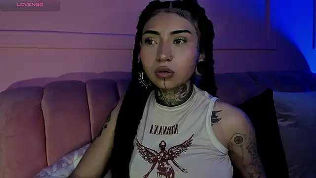 Snapshot of Evangeline_bell chatting on 03/10/25, 06:45 Evangeline bell online show from 03/10/25, 06:45