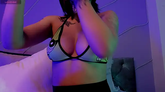 Snapshot of Evangeline_bell chatting on 03/21/25, 05:34 Evangeline bell online show from 03/21/25, 05:34