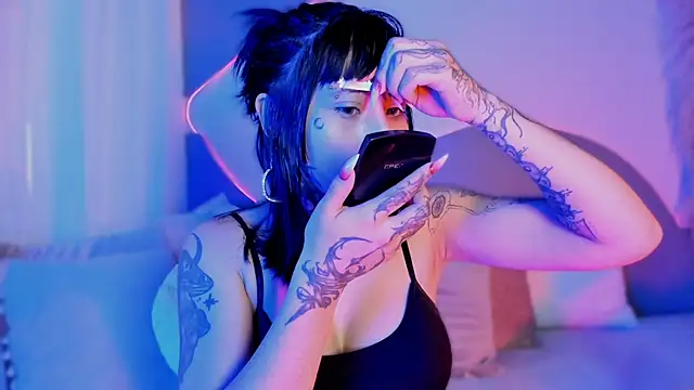 Snapshot of Evangeline_bell chatting on 09/15/25, 02:50 Evangeline bell online show from 09/15/25, 02:50