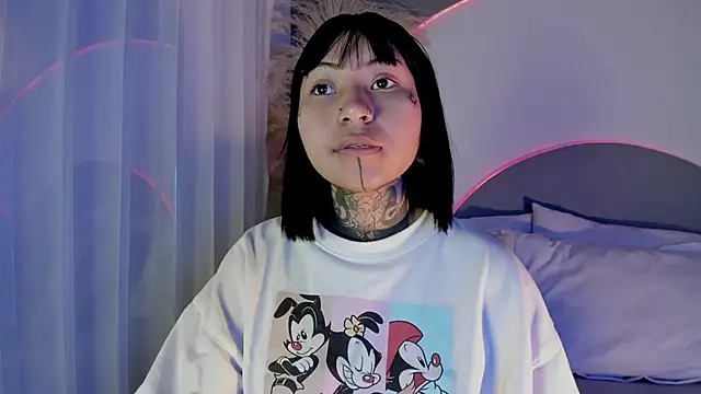 Snapshot of Evangeline_bell chatting on 10/06/25, 11:51 Evangeline bell online show from 10/06/25, 11:51