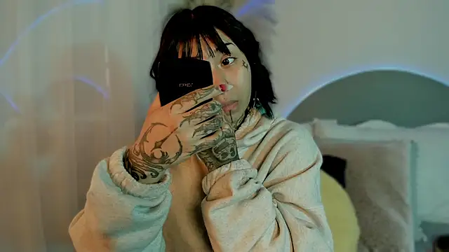 Snapshot of Evangeline_bell chatting on 10/08/25, 12:25 Evangeline bell online show from 10/08/25, 12:25