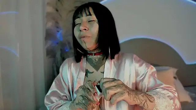 Snapshot of Evangeline_bell chatting on 10/11/25, 04:27 Evangeline bell online show from 10/11/25, 04:27