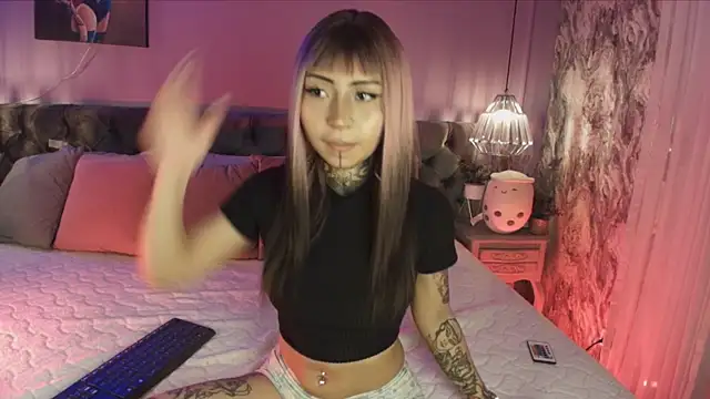 Snapshot of Evangeline_bell chatting on 11/18/25, 08:13 Evangeline bell online show from 11/18/25, 08:13