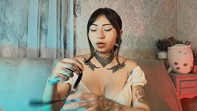 Snapshot of Evangeline_bell chatting on 12/13/25, 08:58 Evangeline bell online show from 12/13/25, 08:58