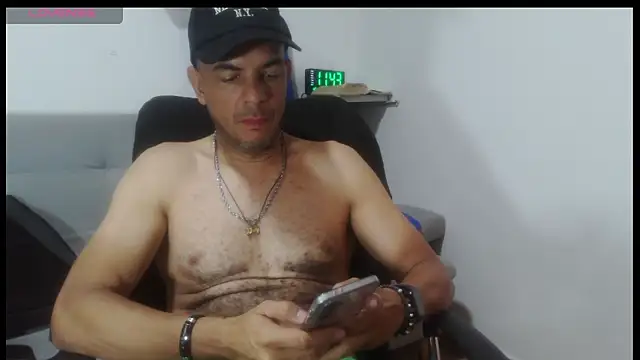 latinmartin73 online show from 04/18/26, 04:44