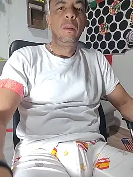 Snapshot of latinmartin73 chatting on 06/17/26, 12:57 latinmartin73 online show from 06/17/26, 12:57