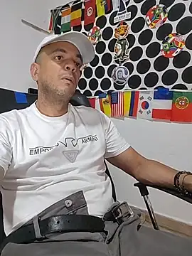 Snapshot of latinmartin73 chatting on 06/27/26, 07:41 latinmartin73 online show from 06/27/26, 07:41