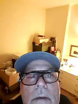 Snapshot of davidpr321 chatting on 03/17/26, 01:21 davidpr321 online show from 03/17/26, 01:21