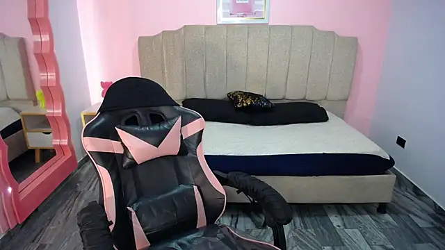 Snapshot of Gaby_ch chatting on 12/07/24, 04:20 Gaby ch online show from 12/07/24, 04:20