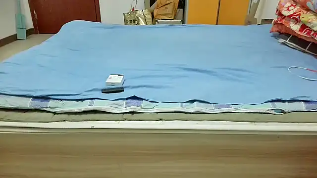 huzi518 online show from 10/22/25, 10:37