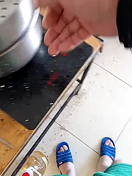 huzi518 online show from 11/15/25, 03:26