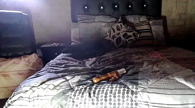 hotyoung24 online show from 12/12/24, 09:51