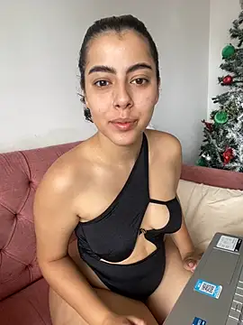 Snapshot of DakotaShelby chatting on 12/18/24, 10:35 DakotaShelby online show from 12/18/24, 10:35