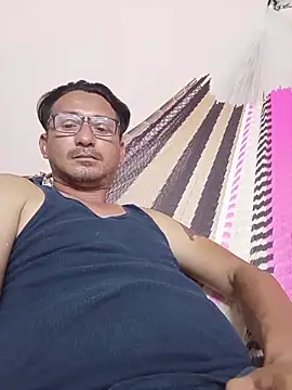 Andresguz35 online show from 10/27/25, 01:53