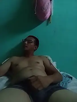 Andresguz35 online show from 12/02/25, 05:02