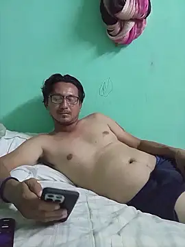 Andresguz35 online show from 12/14/25, 04:29