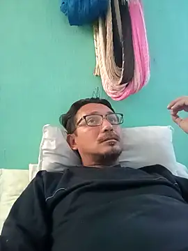 Andresguz35 online show from 02/02/26, 05:33