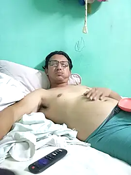 Andresguz35 online show from 02/13/26, 03:24