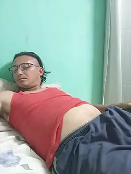 Snapshot of Andresguz35 chatting on 07/15/26, 03:34 Andresguz35 online show from 07/15/26, 03:34