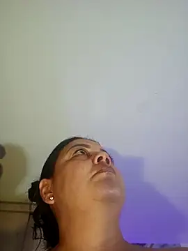 zandra milf  online show from 04/22/26, 11:45