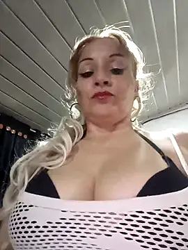 Snapshot of Fenix_528 chatting on 12/20/25, 11:01 Fenix 528 online show from 12/20/25, 11:01