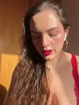 tatianaAlvarez1 online show from 12/18/24, 09:47