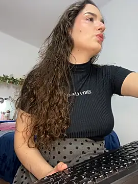 tatianaAlvarez1 online show from 10/29/25, 10:39