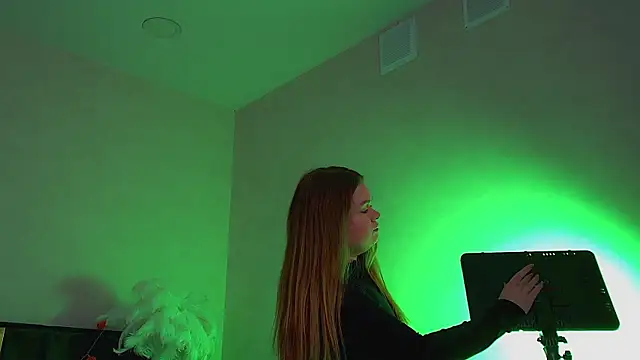 CrystalLyons online show from 11/01/25, 06:04