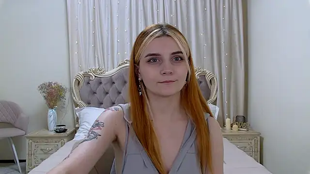 Snapshot of KellyStone chatting on 01/14/25, 12:11 KellyStone online show from 01/14/25, 12:11