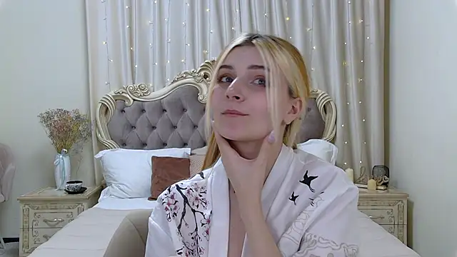 Snapshot of KellyStone chatting on 01/28/25, 11:39 KellyStone online show from 01/28/25, 11:39